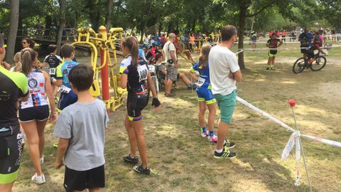 mini BTT Maceda.El parque colindante sirvi� para seguir el recorrido y como zona de esparcimiento.