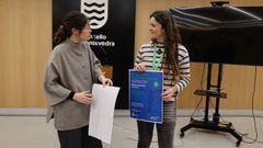 La concejala Anabel Gul�as y la t�cnica de prevenci�n de la AECC en Pontevedra Lola And�jar presentaron este jueves la quinta edici�n de las Rutas Saludables