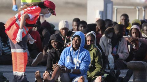 Salvamento Martimo rescat el pasado sbado a un centenar de inmigrantes subsaharianos que trataban de llegar a Tenerife en cayuco