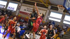 El Breog�n, en un partido ante el Joventut de Badalona en el Encestar�as del 2021