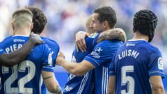 Christian Fern�ndez se abraza con Jorge Pombo tras el 2-0 ante la Deportiva Ponferradina