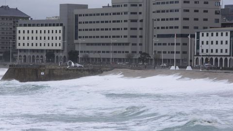 PLAYA Y PASEO,  PLEAMAR COINCIDE CON ALERTA NARANJA