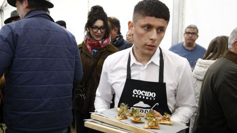 Antes do xantar serv�ronse aperitivos elaborados tam�n con carne de porco celta