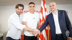 Gerardo Garc�a, Uros Djurdjevic y David Guerra tras la renovaci�n del balc�nico