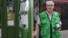 Juan Carlos Lameiro, vendedor de la ONCE en Vern, dio 175.000 euros en premios y tir otros tantos a la basura porque nadie quiso los cupones