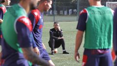 Rubn Domnguez, sobre un baln, en el entrenamiento de este viernes
