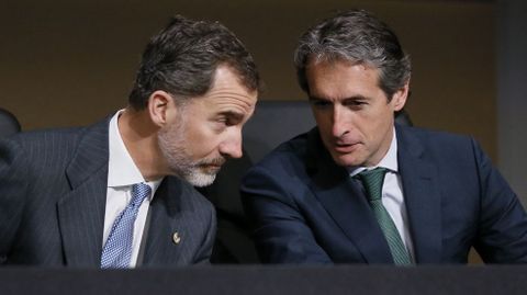 De la Serna, con felipe VI, en la entrega de los premios internacionales de ingenier�a civil