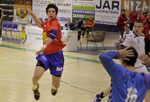 El extremo izquierdo Jaime Fern�ndez fue de los m�s destacados en el debut de Espa�a.