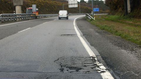 El desgaste de la A-8 en Lugo, en im&aacute;genes