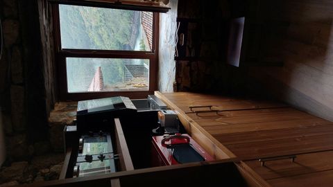 Una aldea de Pant�n estrena bar y tienda autoservicio