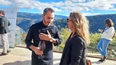 El cocinero Lucas Bustos, este jueves, en el exterior del restaurante que acaba de inaugurar en Sober