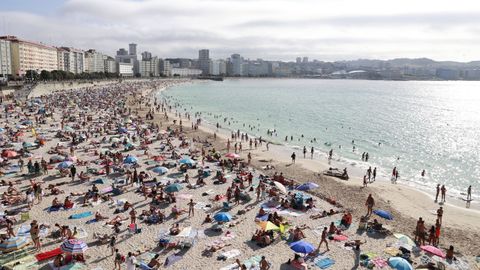 Ambiente en Orz�n y Riazor media hora antes del inicio del eclipse