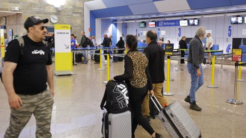 Alvedro recupera la normalidad tras 35 asumiendo los vuelos de Lavacolla