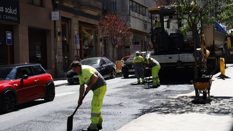 El Concello de Ourense est� ejecutando obras de reasfaltado en la avenida de La Habana, lo que est� provocando retenciones de tr�fico. Adem�s, el gobierno local inform� de que hoy empezar�n las tareas de reparaci�n del pavimento en el cruce de San L�zaro con Santo Domingo.