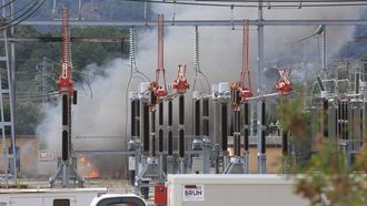 Incendio subestaci�n RED El�ctrica de Espa�a en Tivo Caldas de Reis