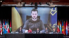 Zelenski intervini por videoconferencia en la sesi�n plenaria de la Asamblea Parlamentaria de la OTAN en Madrid.