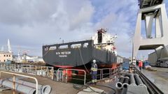 El buque qued� varado en el dique tres de Navantia Ferrol
