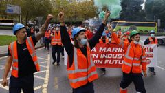 Manifestacin de los trabajadores de Vestas en Santiago, antes de la reunin de la mesa industrial