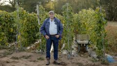 El agricultor Jos� Manuel Fraga, que relata que este ha sido uno de los veranos m�s dif�ciles a los que se ha enfrentado: �Ga�ei un 40 % menos que o ano pasado�.