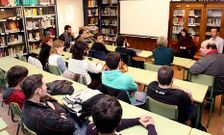 Lara V�zquez y el profesor Marcos Vence explicaron el intercambio a alumnado del IES.
