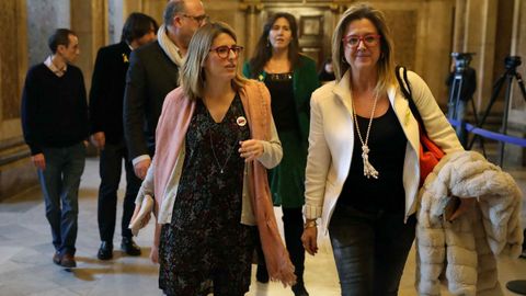Las diputadas de JxCat, Elsa Artadi, y Anna Tarr�s, tras la reuni�n con representantes de ERC