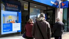 Colas a las puertas de una oficina de Lugo para reclamar facturas de luz desorbitadas