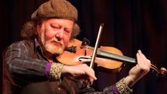 El violinista escoc&eacute;s Alasdair Fraser. 