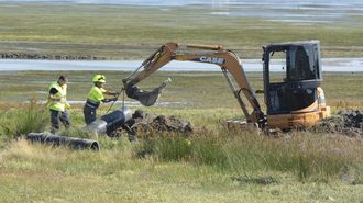 Unos operarios trabajando en O Bao