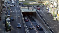 Entrada del t�nel en la Traves�a de Vigo al que se precipit� el hombre rescatado