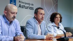 El consejero de Ordenacin de Territorio, Urbanismo, Vivienda y Derechos Ciudadanos, Ovidio Zapico (c ), la viceconsejera de Derechos Ciudadanos, Beatriz Gonzlez Prieto (d ), y el director general de Consumo, Faustino Zapico (i ), informaron este martes en rueda de prensa sobre el anteproyecto de ley que regular el consumo de bebidas energticas