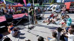 Sesi�n cuentacuentos de  O Caxoto , en la feria de Food Trucks en el Centro Comercial As Termas