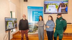 La directora general de Patrimonio Natural, Marisol Daz (segunda por la izquierda), present el concurso en Corrubedo