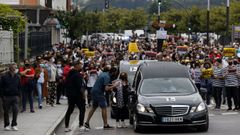Multitudinaria protesta de la hosteler�a en Viveiro