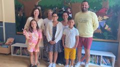 A�actual directora e a profesora de Relixi�n, dous exalumnos e pais, e tres escolares do centro, o venres no ensaio dos actos do d�a 3 de setembro