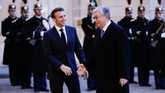 El presidente franc�s, Emmanuel Macron, recibi� este martes en el palacio del El�seo al jefe de Estado de Kazajist�n, Kassym Jomart Tokayev