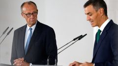 El canciller alemn, Friedrich Merz, y el presidente del Gobierno, Pedro Snchez, durante la rueda de prensa conjunta de este jueves