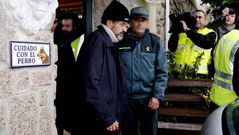 Registro en Oia en la casa del l�der de la supuesta secta