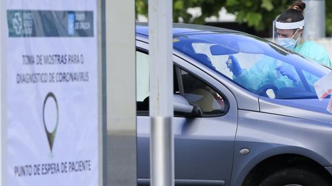 Se continan realizando PCRs en la zona covidauto del HULA