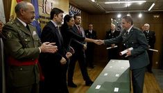 <span lang= es-es >Celebraci�n en Galicia</span>. El delegado del Gobierno, Samuel Ju�rez, presidi� en A Coru�a, junto a la presidenta del Parlamento, Pilar Rojo, los actos en Galic�a del d�a de la Constituci�n.