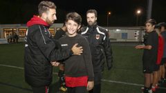 A Laracha entera aplaude el gesto del equipo infantil