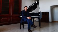Soutullo posa al piano en el estudio en que vivi� durante su estancia en la Real Academia de Espa�a en Roma