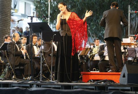 Rosa Cedr�n actuar� esta noche acompa�ada de Emilio R�a en la bodega cambadesa. 