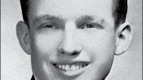 Imagen de un jovencsimo Donald Trump, en la portada del libro de su sobrina Mary