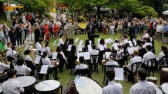 As Merendi�as re�nen, con m�sica, a los mayores de 60 de Oleiros