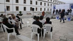 Tribuna P�blica. Fue inaugurada el 8 de diciembre en la plaza de Tabacos. El Ayuntamiento invirti� en esa actividad 150.000 euros, aunque fue contratada a trav�s de la Fundaci�n Luis Seoane. En febrero se expusieron en ese espacio los proyectos ganadores del concurso sobre el borde litoral.