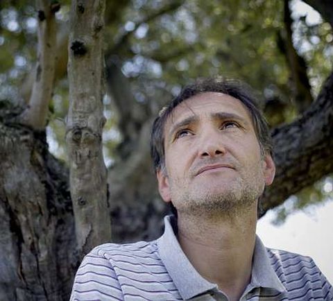Agustín de Carlos Elduayen, residente en Oleiros y que que fue portero del Deportivo durante tres temporadas, cumplirá mañana 50 años y es padre de dos hijas.