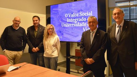 De izquierda a derecha: Andrs Mazaira, Francisco Javier Rodrguez Rajo, Isabel Diguez, Ernesto Pedrosa y Manuel Reigosa en la presentacin