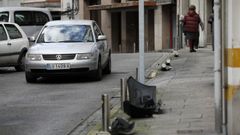 El conductor perdi� el control del turismo, que se llev� por delante varios bolardos