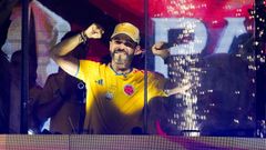 El candidato de ultraderecha colombiana Abelardo de la Espriella, del movimiento Defensores de la Patria, celebrando su victoria en la primera vuelta de las elecciones presidenciales
