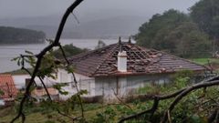 El fuerte viento arranc� parte del tejado de varias casas